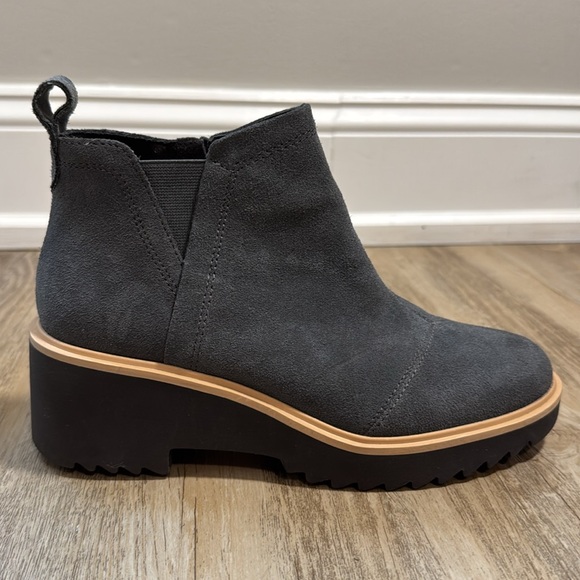 Tom’s Maude Wedge Boot Dark Grey Suede EUC - Picture 3 of 10